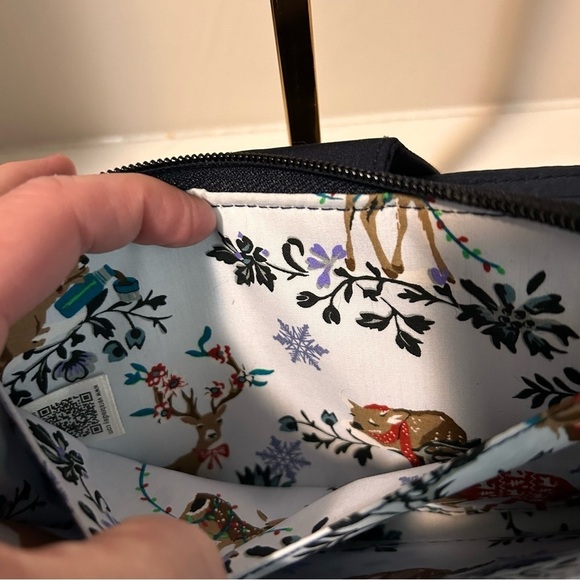 Vera Bradley RFID Turnlock Wallet in "Merry Mischief Snow Day" Embroidered - Picture 6 of 8